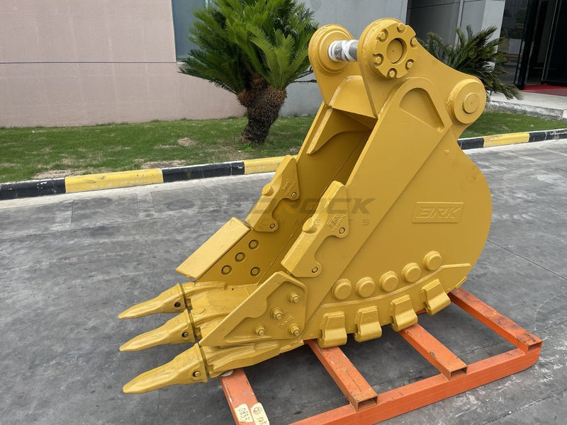 24in Heavy Duty Excavator Bucket fits CAT 324D/E,326/D2/F,329D/E,330D2/F,335F Excavator - EB324CBHD - 24 - 0.52 - Excavator Bucket - Bedrock Attachments